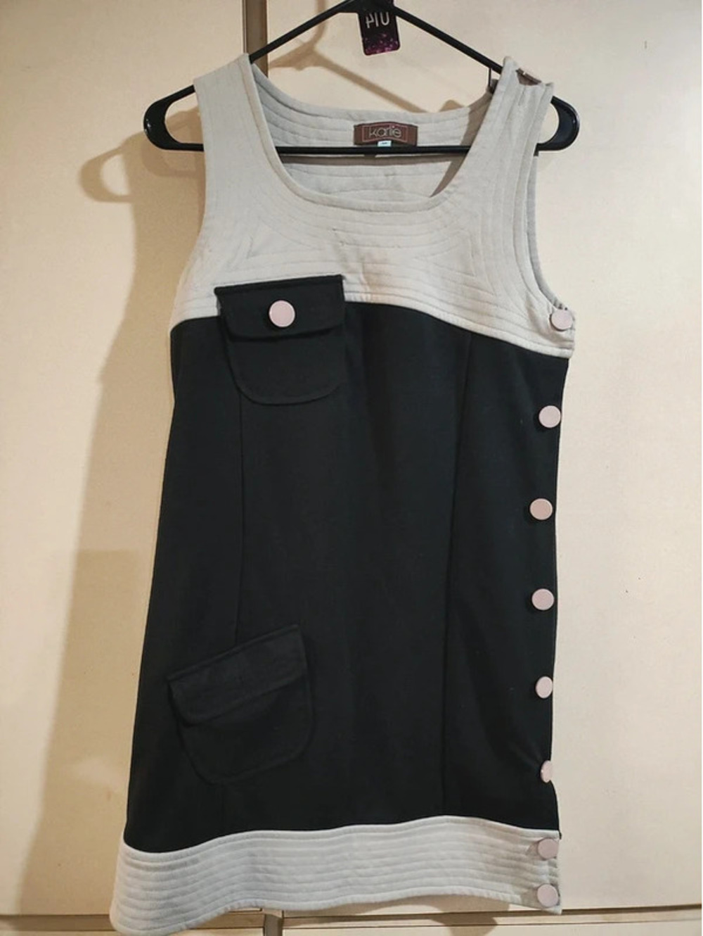 Karlie size M Quilted sleeveless dress with Buttons
